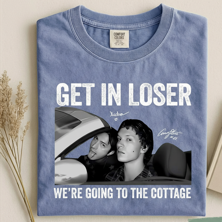 Retro Queer Hockey Romance Comfort Colors T-Shirt – BookTok Inspired Tee