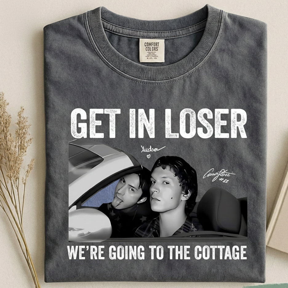 Retro Queer Hockey Romance Comfort Colors T-Shirt – BookTok Inspired Tee