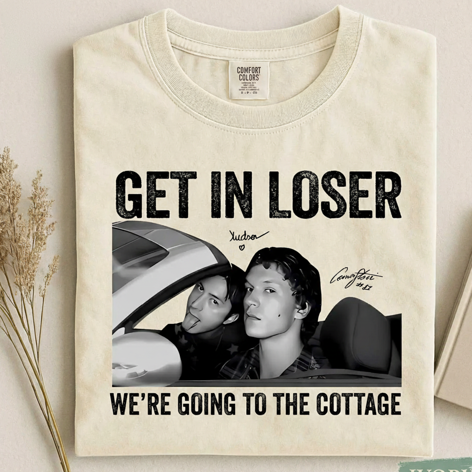 Retro Queer Hockey Romance Comfort Colors T-Shirt – BookTok Inspired Tee