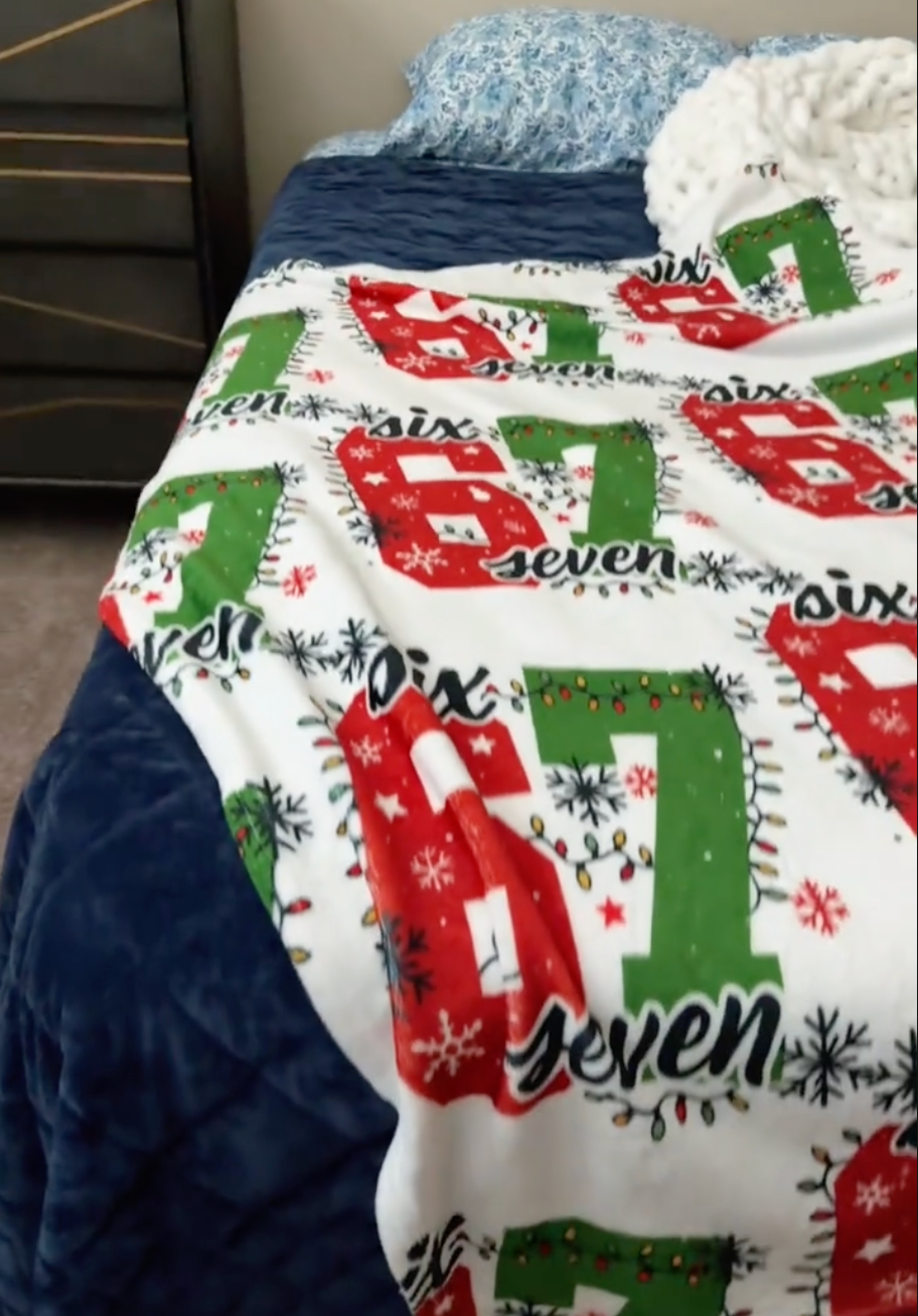 Six Seven 67 Christmas Blanket – Cozy Holiday Throw, Funny Festive Gift for Kids, Teens & Adults