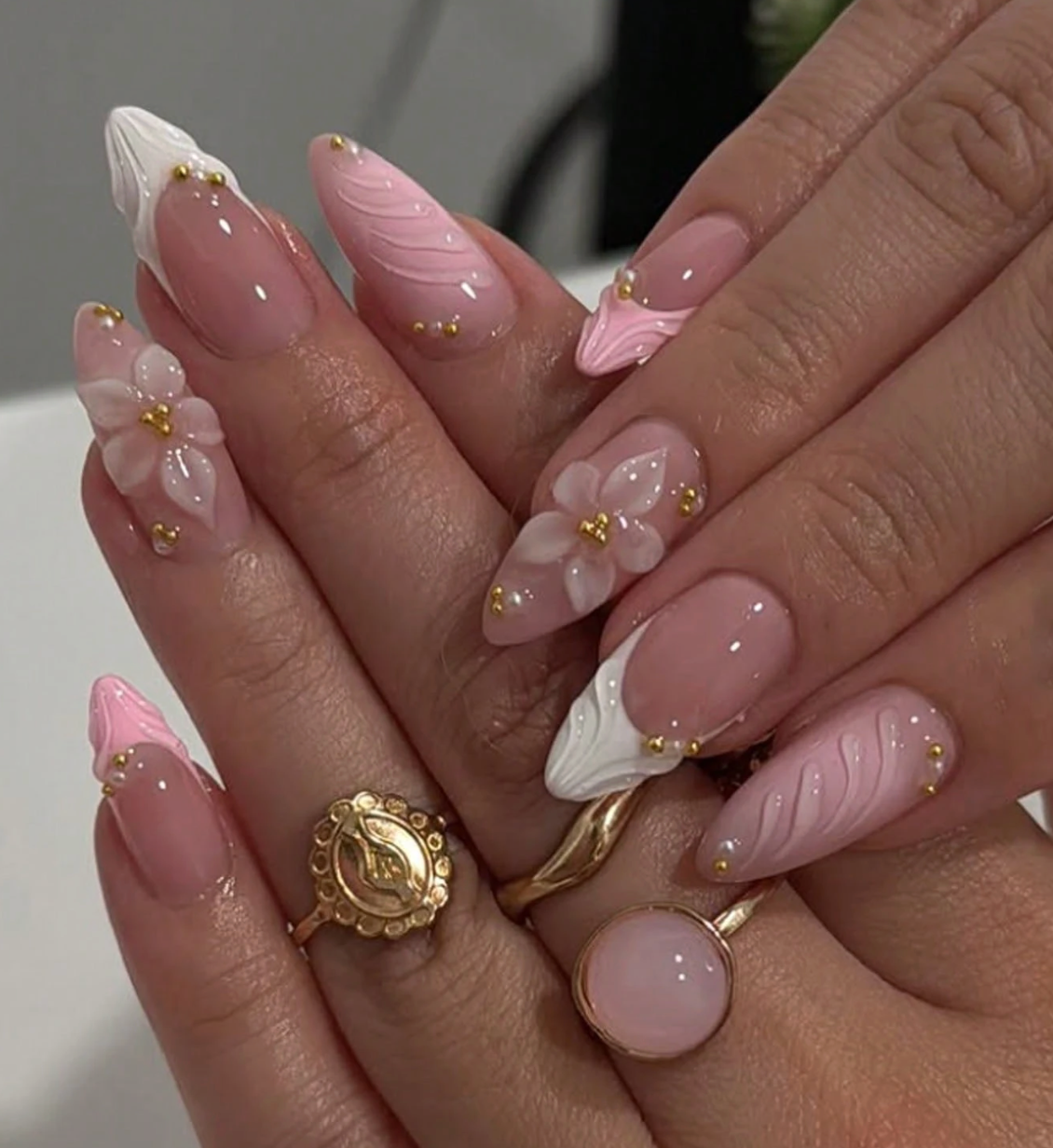 Glitter Almond Press On Nails Gradient 3D Shell Starfish Flower Pearl Design 24pcs Nail Box