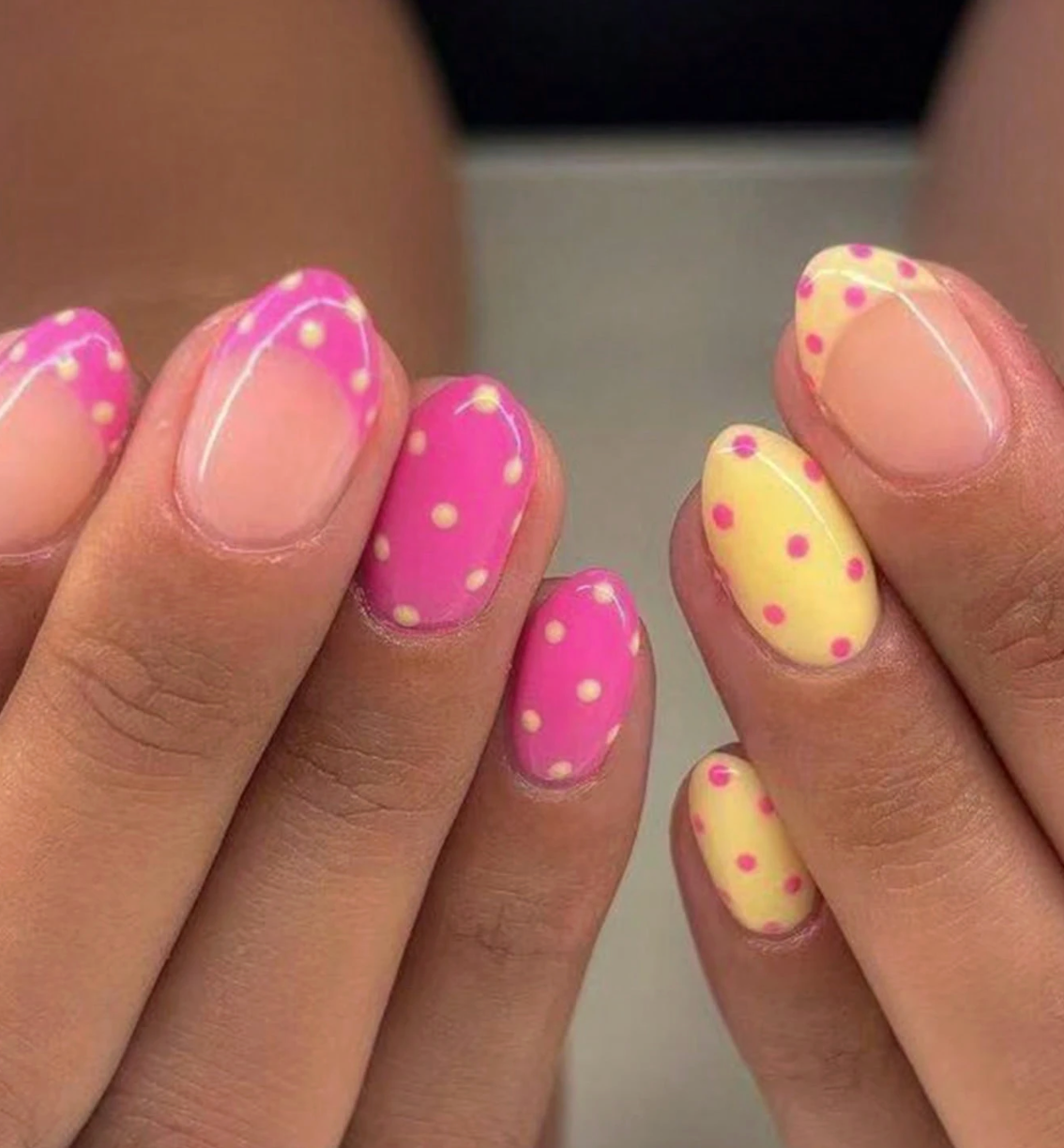 Short Oval Polka Dot French Press On Nails 24pcs Nail Box